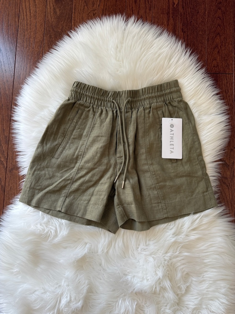 Athleta Retreat Linen Mid Rise 4” Shorts
NWT
